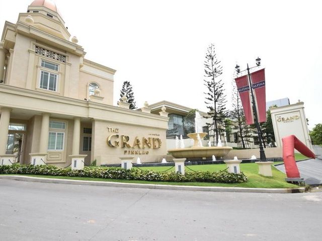 THE GRAND PINKLAO