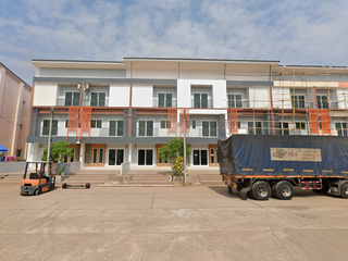 Dee Mankong Home Office