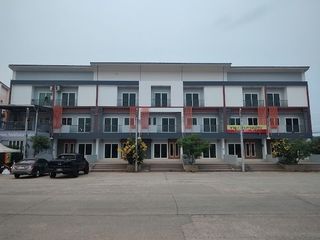 Dee Mankong Home Office