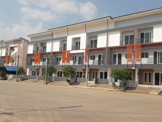 Dee Mankong Home Office