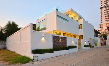 D-Sign Homes Pratumnak