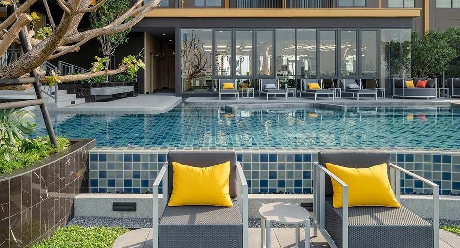 THE BASE Phetchaburi-Thonglor