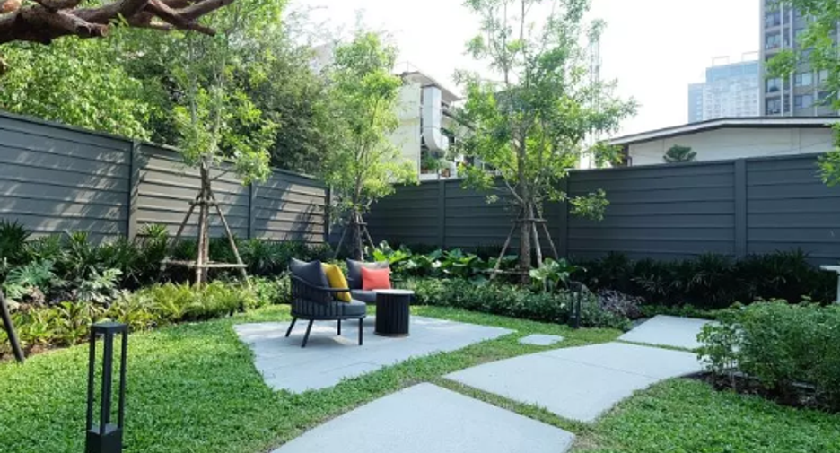THE BASE Phetchaburi-Thonglor