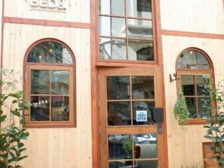 Barn & Bed Hostel