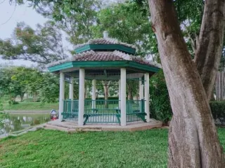 甘纳苏河畔别墅