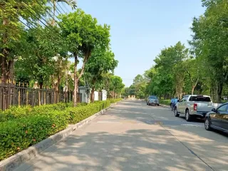 Laddarom Ekkamai-Ramintra