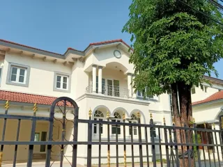 Laddarom Ekkamai-Ramintra