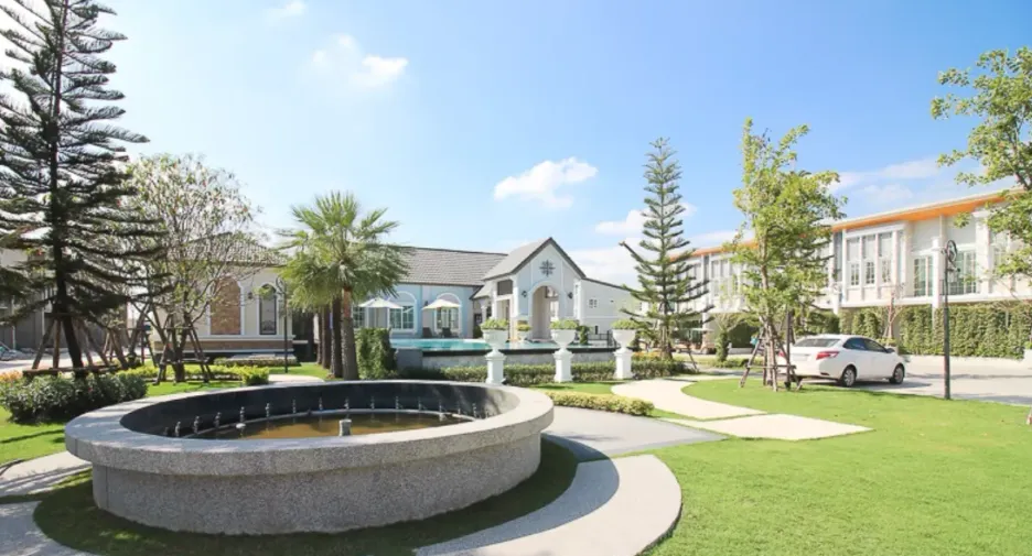Golden Town Ramintra-Wongwaen