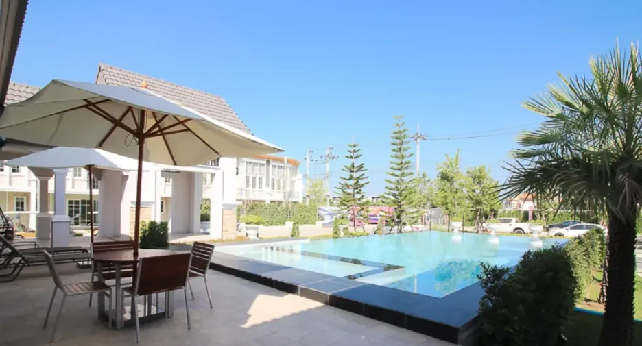Golden Town Ramintra-Wongwaen