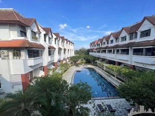 Lotus Point Elegant Townhouse