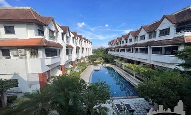 Lotus Point Elegant Townhouse