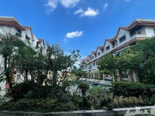 Lotus Point Elegant Townhouse