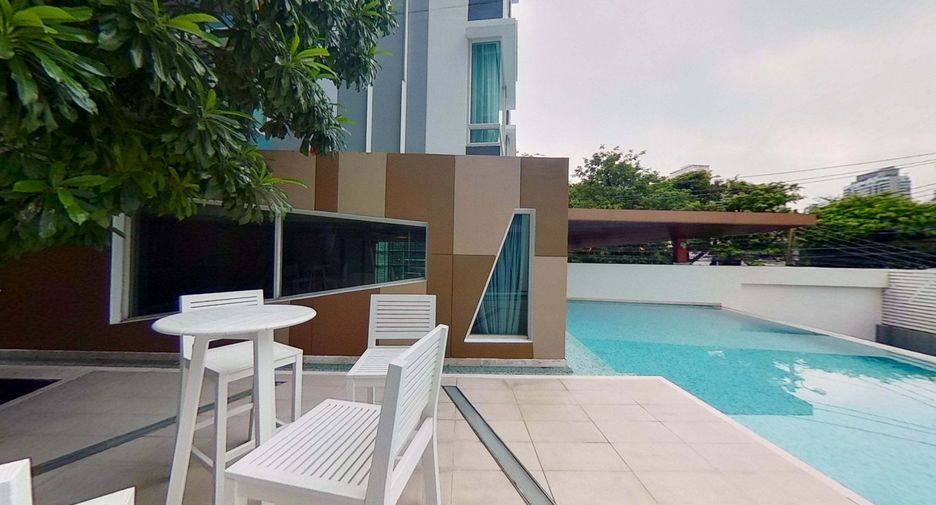 The Crest Sukhumvit 49