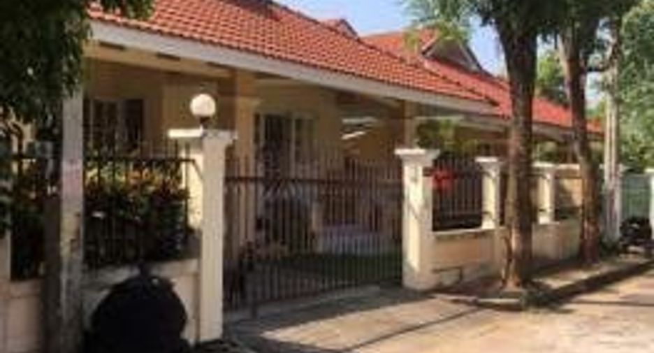 Farang Market Village