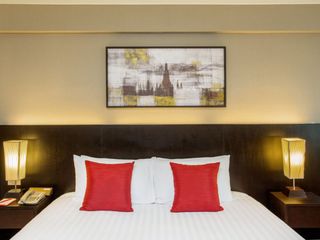 Ramada Plaza by Wyndham Bangkok Menam Riverside