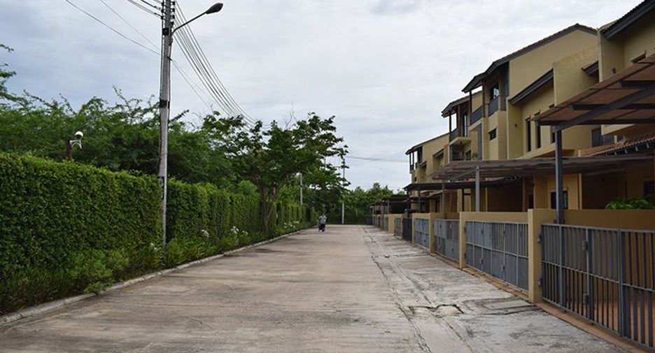 Issara Village
