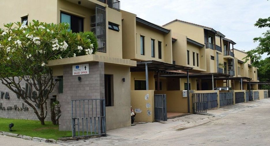 Issara Village
