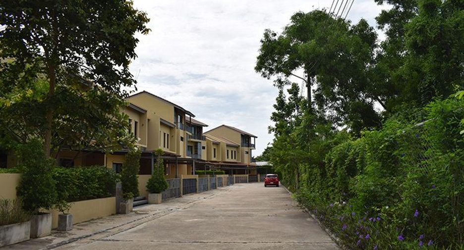 Issara Village