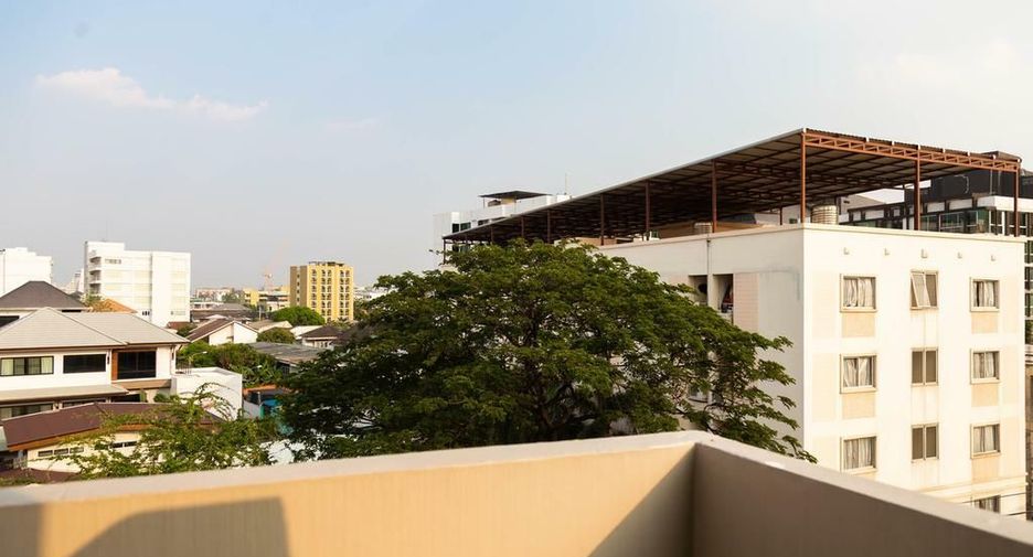 RoomQuest Ratchada MRT Suttisan