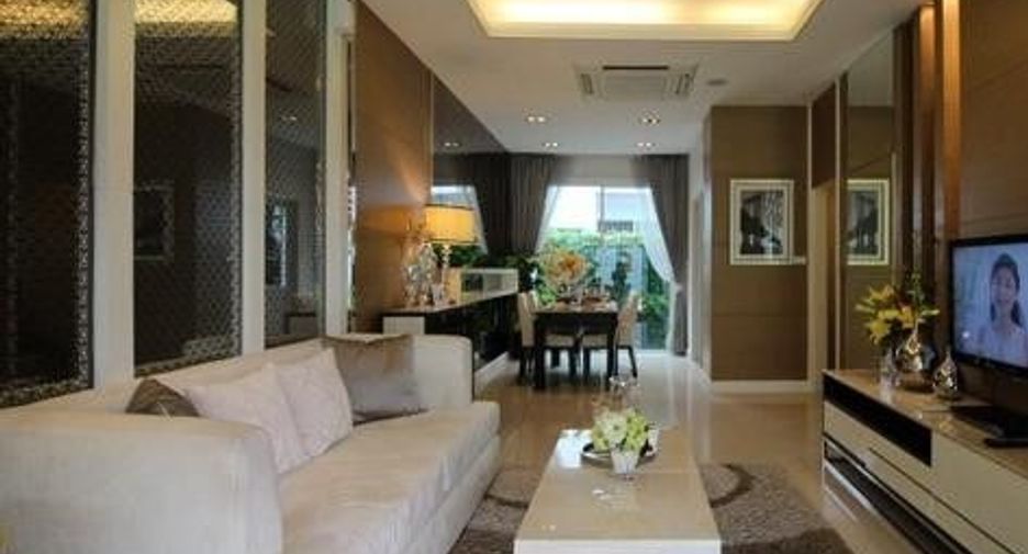 Baan Klang Muang Sathorn-Taksin 2