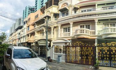 Thaweewattana Village Villa