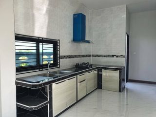 Casa con buen aire, Pattani
