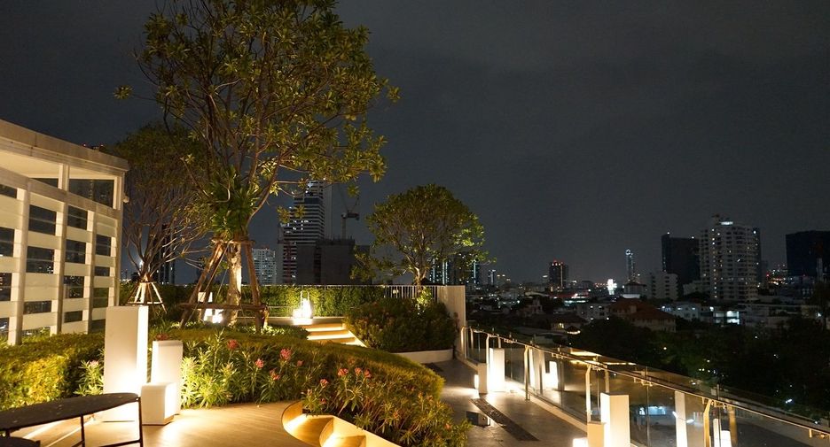 Chama Yen Akat Bangkok