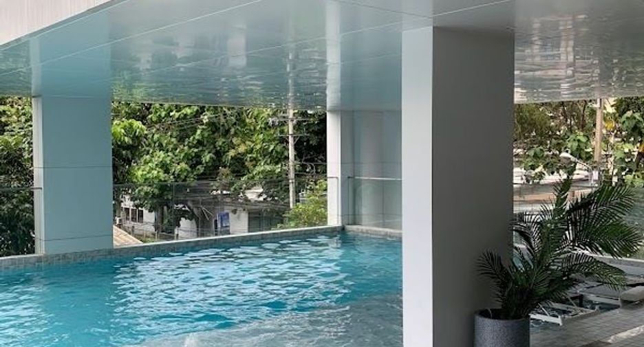 Chama Yen Akat Bangkok