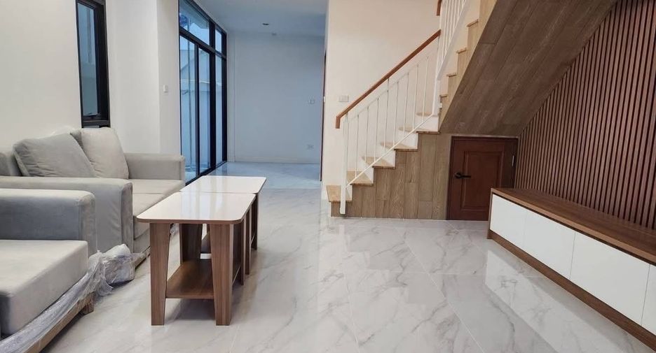 Modern Life Home в Хуайкхванге