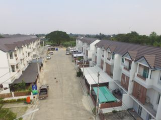 เพชรรัตน์ โฮม
