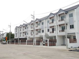 เพชรรัตน์ โฮม