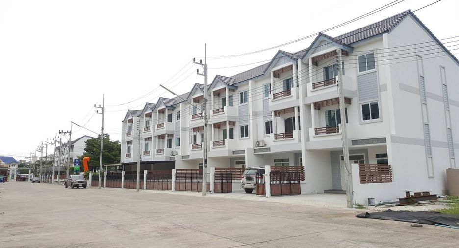 เพชรรัตน์ โฮม