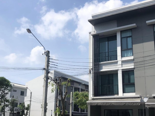 Casa en el centro de la ciudad, Ngamwongwan