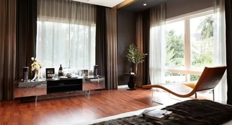 URBAN SATHORN