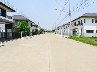 Rattanaburi Village