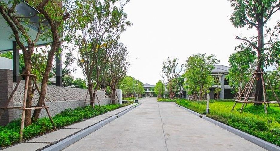The City Ekkamai - Ladprao