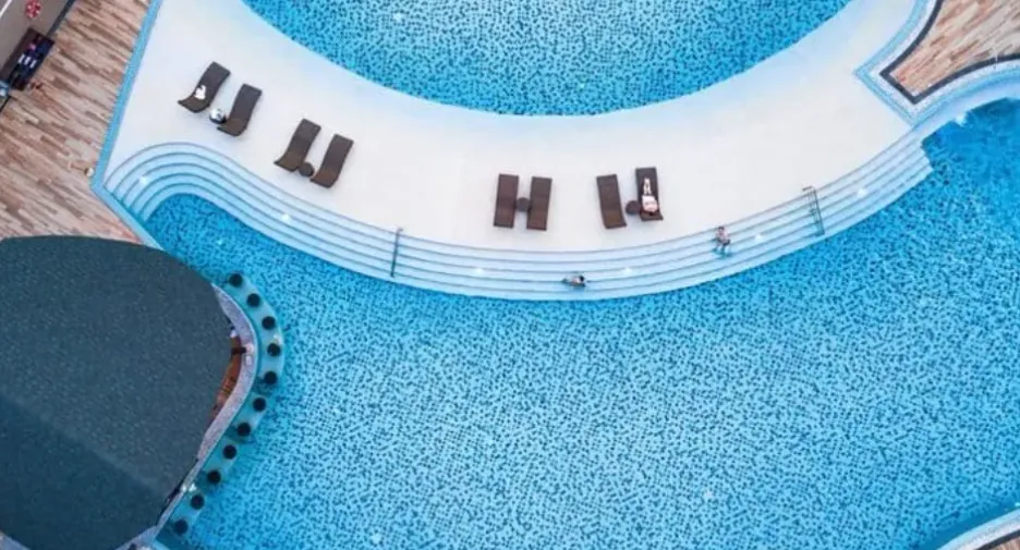 Pool Suite