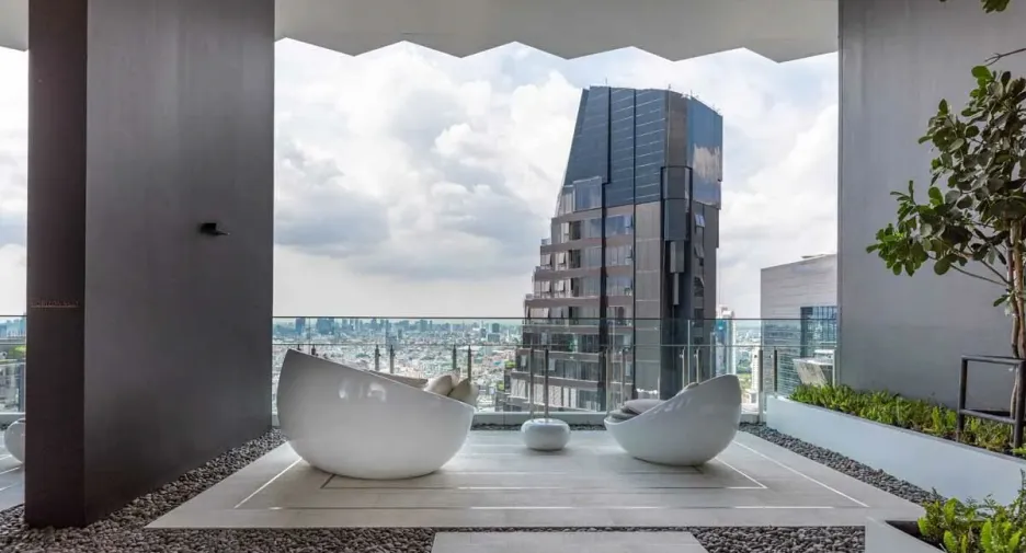 Life Asoke Rama 9