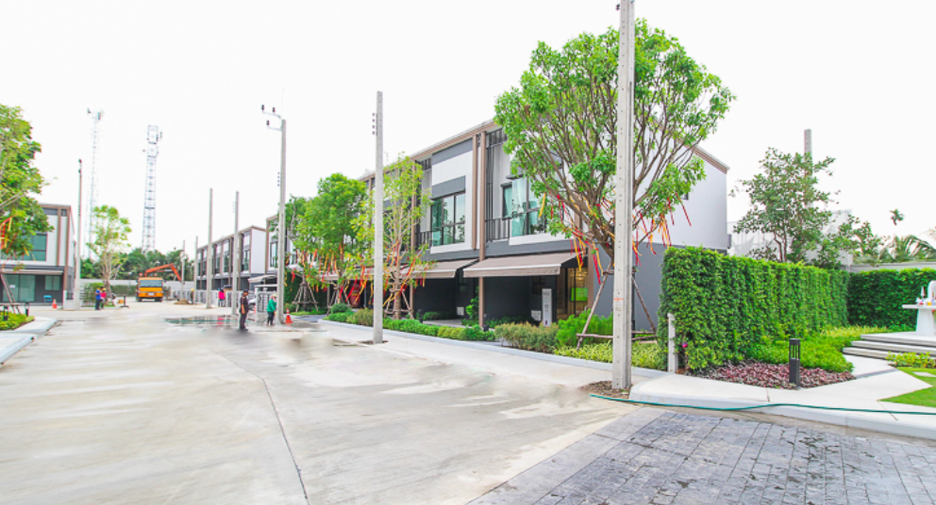 Pleno Sathorn-Suksawat