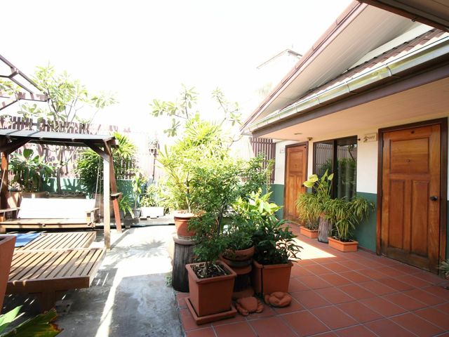 Pannee Lodge Khaosan