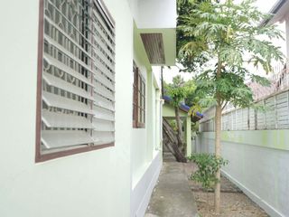 Kaset Niwet Village