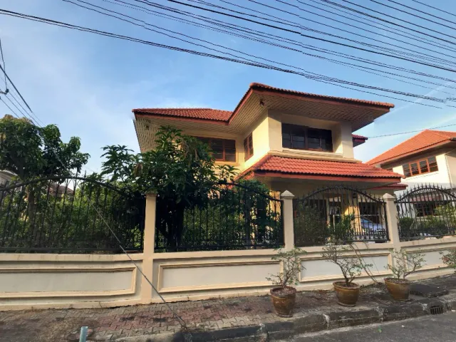 หมู่บ้าน พัชรวิลล์