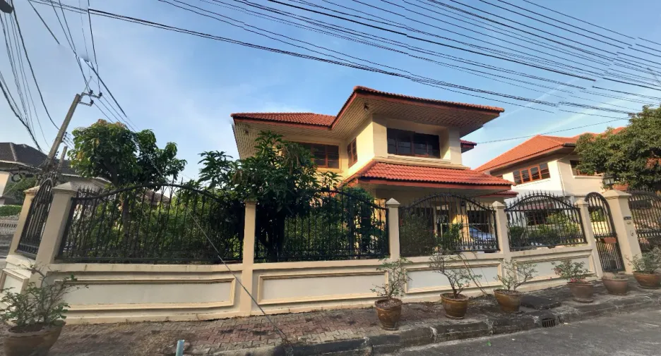 Muban Phatcharavill