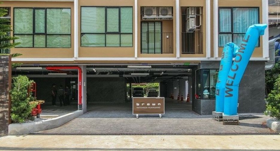 Brown Condo Huai Khwang
