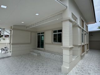 Kittinakhon Avenue