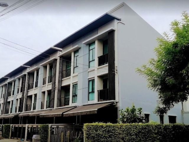 Baan Klang Muang Rattanathibet