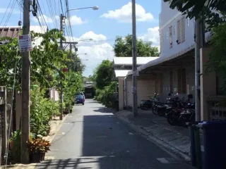 Thep Nakhon Niwet Village