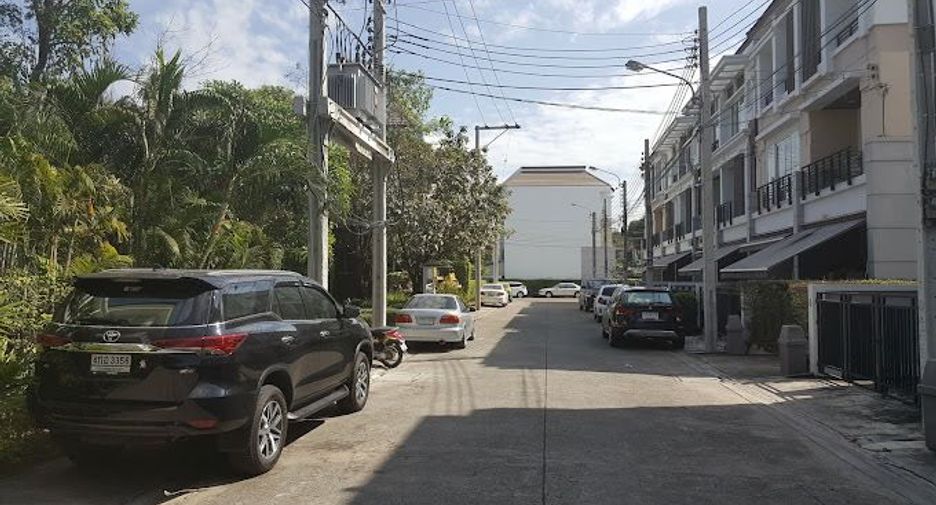 บ้านกลางเมือง ลาดพร้าว-เสนา 1