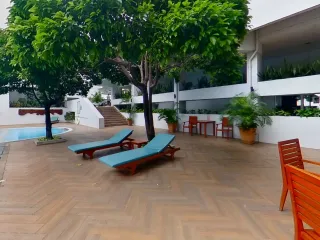 Esmeralda Apartments