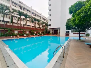 Esmeralda Apartments